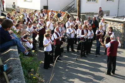 Die Rentnerband spielt zusammen mit der Musikkapelle Agendorf